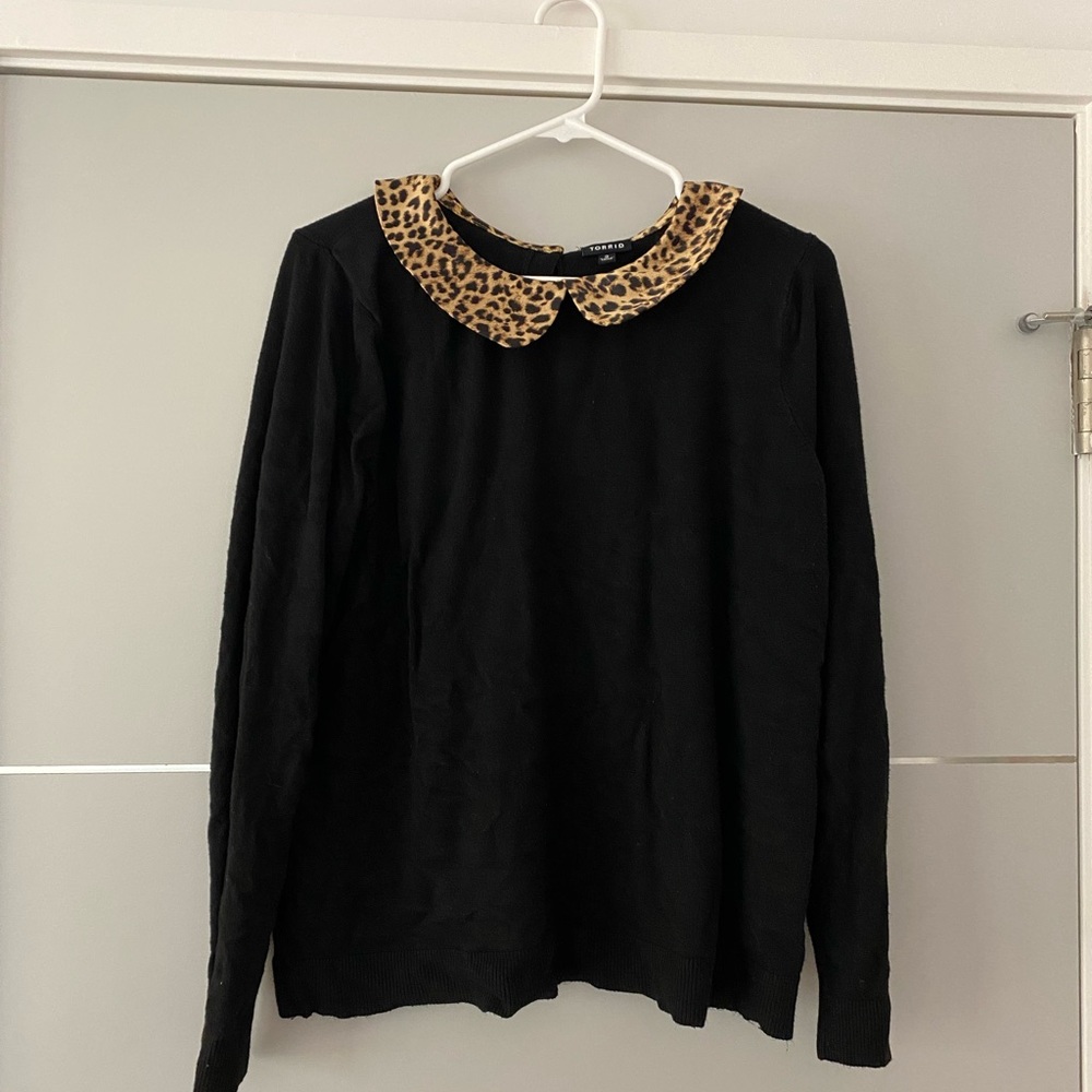 Black sweater with Leopard print Peter Pan collar!